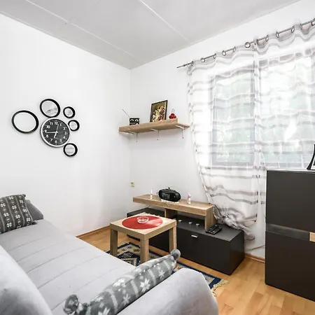 Дом отдыха 1 Bedroom Stunning In Muntrilj